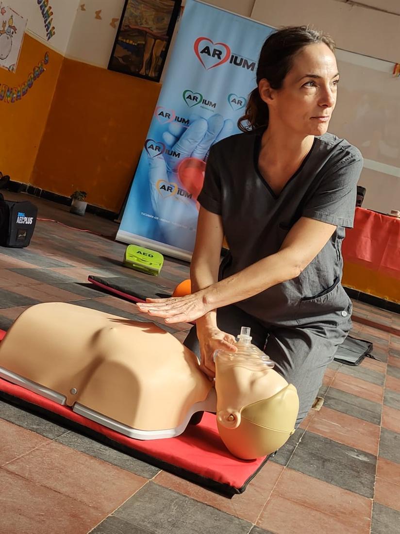 Práctica de RCP sobre un maniquí