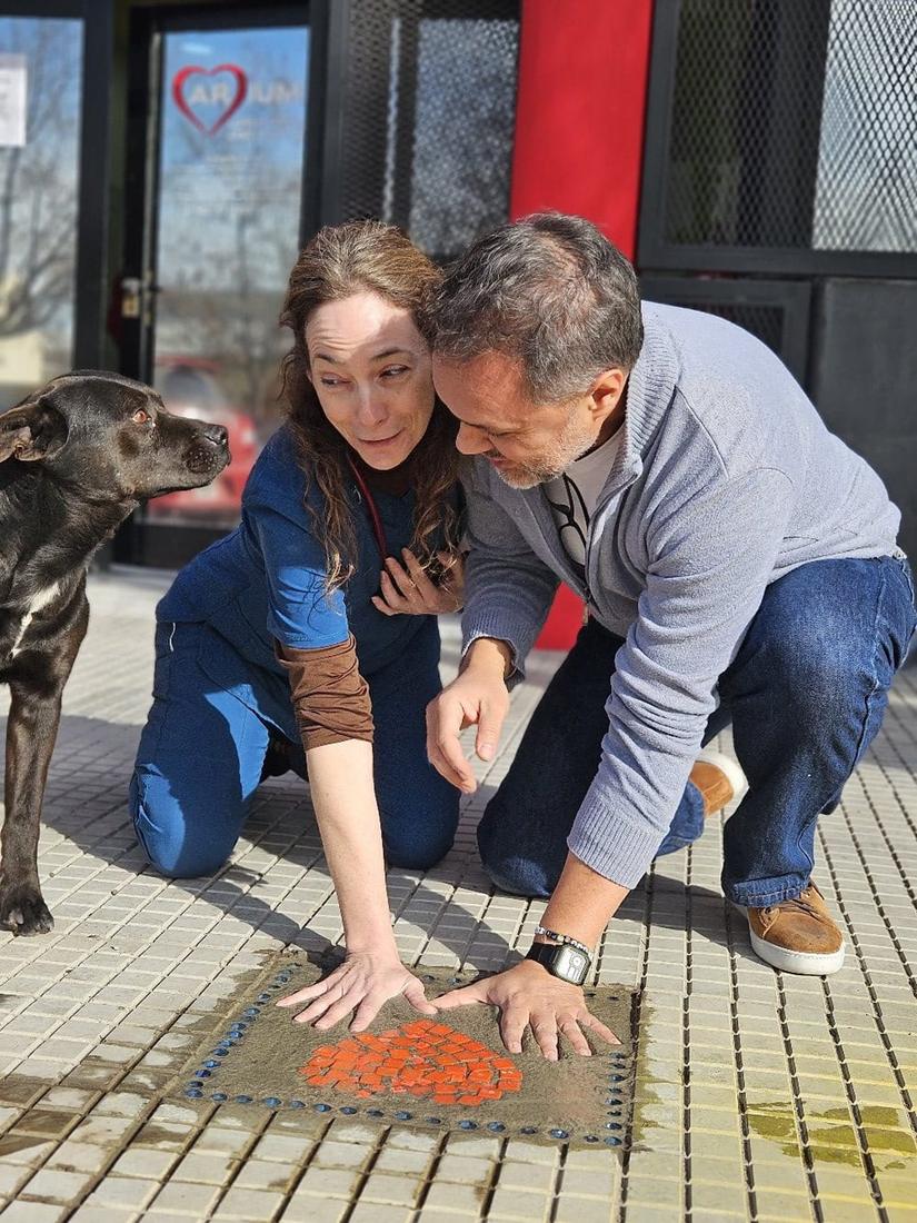 Práctica de reanimación en el piso